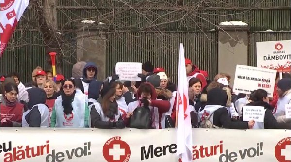 Sindicaliștii din sănătate au protestat în fața Ministerului Muncii pentru o majorarea a salariului cu 20%