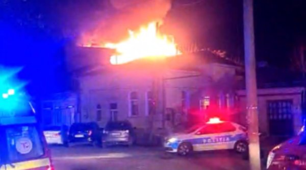 Incendiu puternic la un restaurant cunoscut din Piteşti | 48 de persoane au fost evacuate