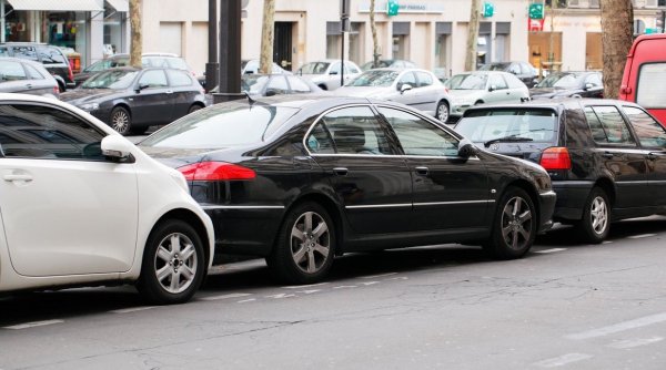 Capitala europeană unde taxa de parcare se va tripla, pentru o anumită categorie de mașini. Ce preț vor plăti șoferii pe oră