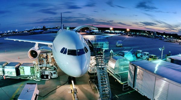Metoda prin care doi angajaţi de la Aeroportul Otopeni au furat 260.000 de euro de la o cunoscută companie aeriană, în câteva luni