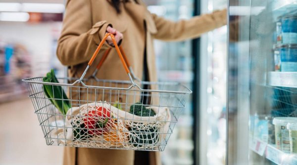 O româncă stabilită în Germania a arătat ce produse a cumpărat dintr-un supermarket, cu 110 euro: ”Românii vin cu așa plase încărcate doar după ce lasă 10 milioane”