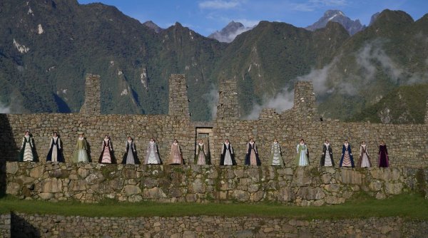 Premieră absolută: Corul Madrigal a filmat un videoclip în orașul-templu Machu Picchu, la 2.400 de metri altitudine