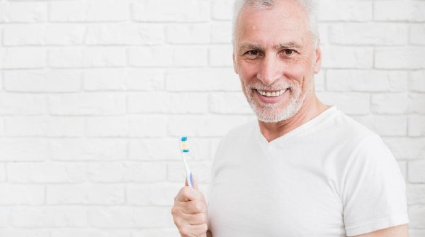 Ce ar trebui să știi despre rutina de îngrijire orală în funcție de vârsta pe care o ai