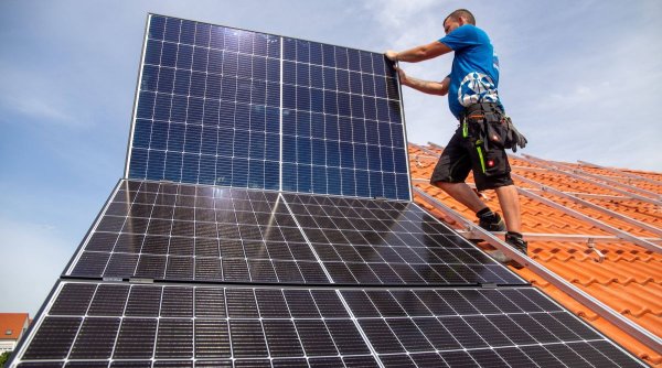 Românii îşi vor putea plăti facturile la gaze cu banii generaţi de pe urma energiei produse de panourile fotovoltaice
