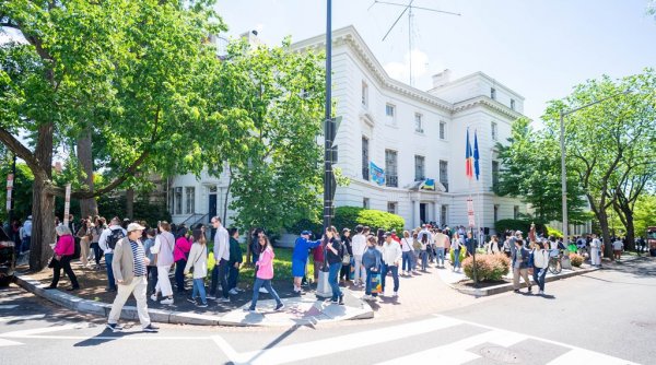 Mii de americani au vizitat Ambasada României din Washington, cu ocazia Zilei Porților Deschise