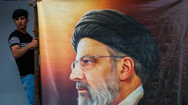 Ebrahim Raisi, președintele Iranului, trece la cele veșnice în rugăciunile ayatollahului Ali Khamenei, căruia urma să-i succeadă la putere