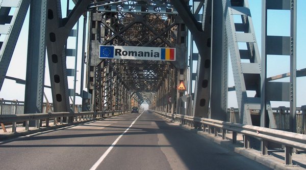 Calvar pentru românii care vor să plece în concediu, în Grecia sau Bulgaria, cu mașina. Podul Giurgiu intră în reparații timp de doi ani