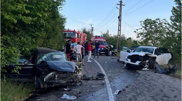 Un mort și 6 răniți, printre care un copil, în urma unui accident în Prahova