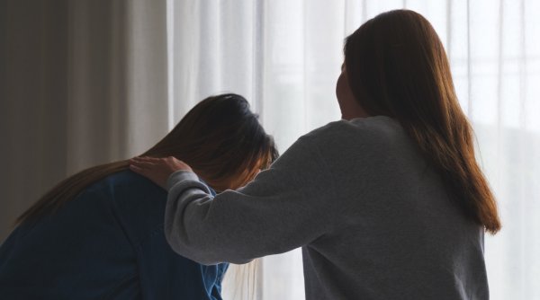 Drama unei familii de români care luptă să îşi recupereze fetiţele luate abuziv, după ce una dintre ele a minţit că este bătută, în Suedia