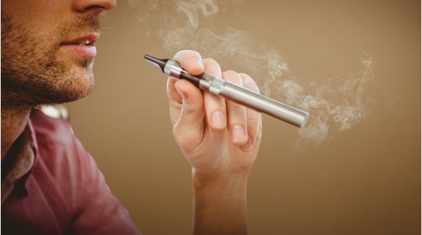 Măsuri stricte pentru protejarea tinerilor: reclamele la țigări electronice interzise prin lege