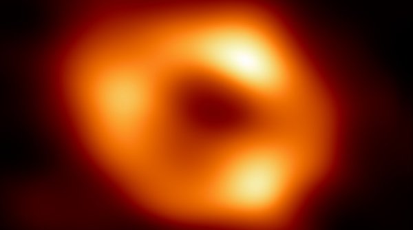 Oamenii de ştiinţă au surprins, în timp real, momentul în care o gaură neagră supermasivă şi latentă s-a trezit la viaţă