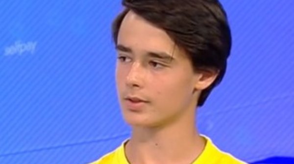 El este campionul național la rezolvarea cubului rubik, la doar 13 ani: „M-am antrenat în fiecare zi și am ajuns din ce în ce mai rapid”