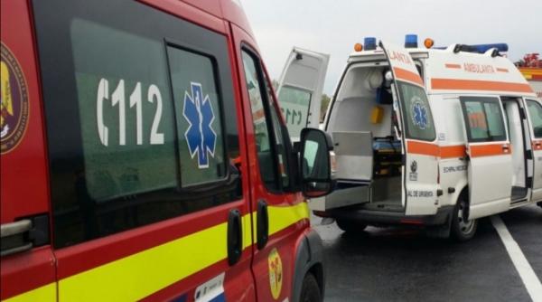 Accident rutier între o ambulanță SMURD și trei autoturisme, în Constanța. Trei persoane au ajuns la spital