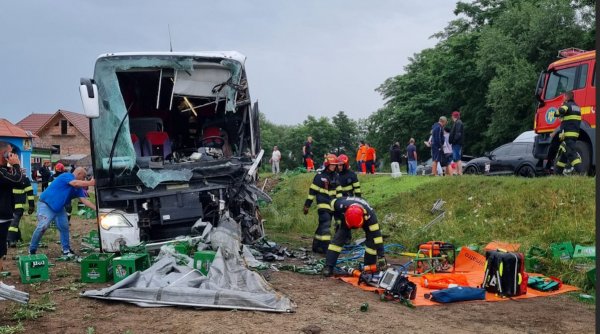Accident grav, în Sibiu, între un autocar în care se aflau 57 de persoane și un TIR. Nu se cunoaște numărul total de victime