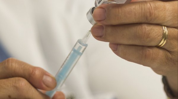 O țară din Europa este prima din lume care începe vaccinarea oamenilor împotriva gripei aviare. Persoanele care vor fi imunizate