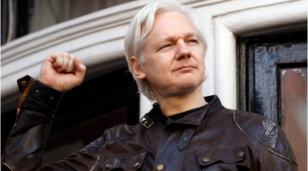 Avionul care îl transporta pe fondatorul WikiLeaks, Julian Assange, a aterizat pe teritoriu american