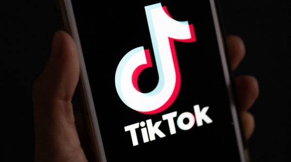Kosovo interzice TikTok pe telefoanele funcționarilor şi îi obligă să dezinstaleze aplicaţia