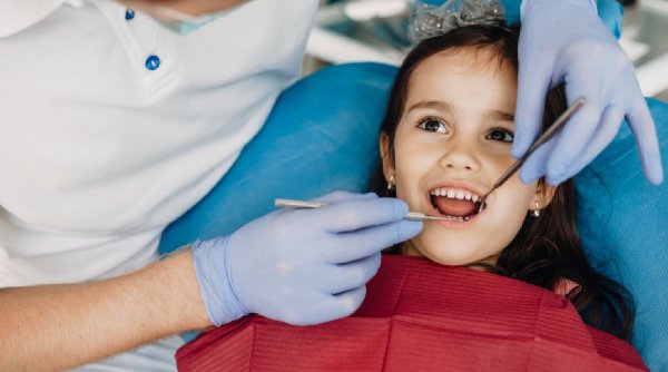 Vizitele periodice la stomatologie și ortodonție pediatrică: cheia sănătății dentare a copiilor