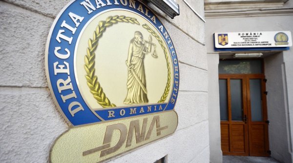 Un medic militar, fost şef secţie chirurgie la un spital din Bucureşti, a recunoscut la DNA că a luat mită de 29 de ori