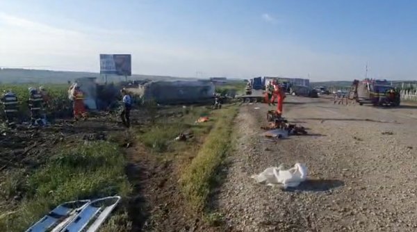 Cinci oameni, dintre care doi copii, au murit pe loc într-un accident, după ce o cisternă și o mașină s-au ciocnit pe un drum din Suceava