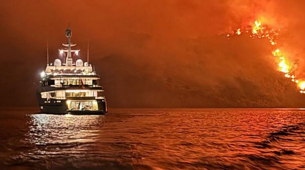 Pe iahtul care a dat foc cu artificii insulei Hydra din Grecia se aflau cei mai bogați oameni din Kazahstan