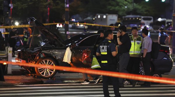 Cel puțin nouă persoane au murit, după ce o mașină a intrat în mulțime, lângă primăria din Seul
