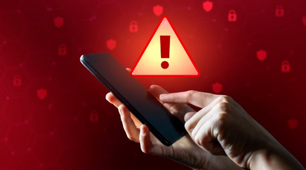 DNSC: „Amenințare cibernetică ce vizează utilizatorii de Android”. Hackerii pot controla telefoanele de la distanță