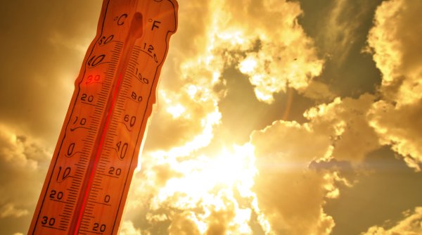 Rușii sunt loviți de cele mai mari temperaturi din 1917 până acum. Primarul Moscovei le cere oamenilor să nu iasă din case