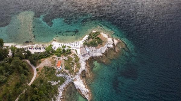 Insulele din Grecia rămân fără apă. Restricții în Thassos și în alte destinații turistice: „Rezervoarele noastre de suprafaţă sunt goale”