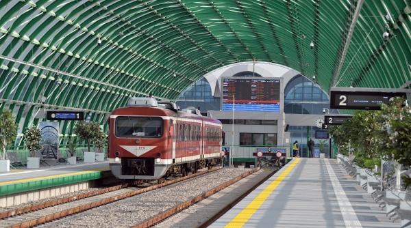UPDATE: Trenurile de la Gara de Nord la Aeroportul Otopeni circulă în condiții normale. Macazul de la Mogoșoaia a fost reparat