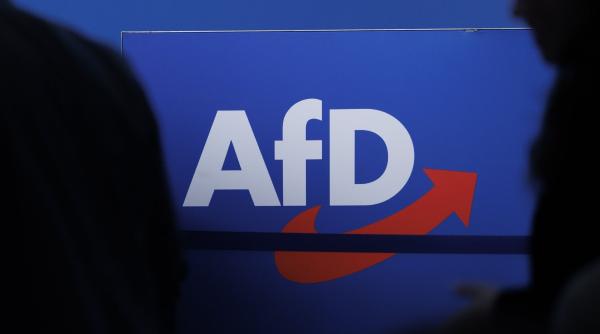  Extrema dreaptă germană AfD și partidul xenofob ceh SPD creează grupul „Europa Națiunilor Suverane” în Parlamentul European