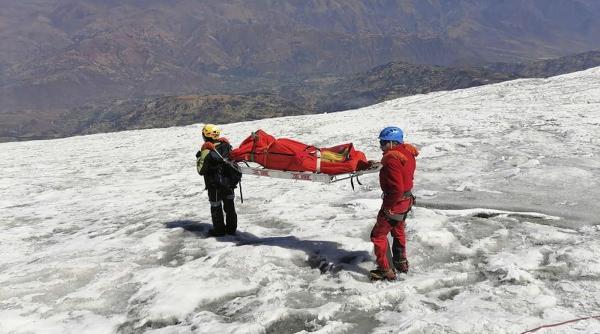 Descoperire macabră pe munte: Doi americani au găsit cadavrul unui alpinist dispărut în urmă cu 22 de ani