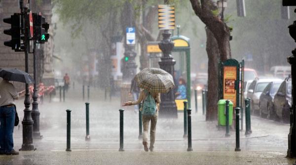 Ploi, vijelii și grindină, în București. ANM a emis o avertizare meteo imediată Cod galben de vreme rea