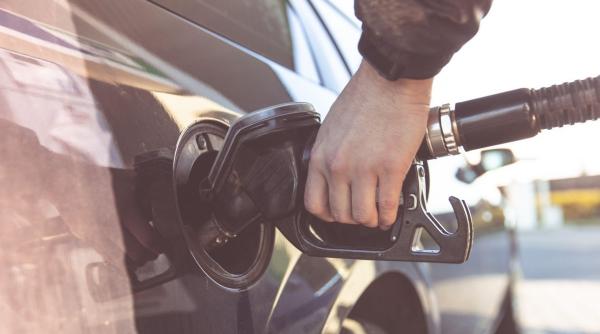 Prețurile carburanților continuă să crească. Cât costă acum un plin de benzină sau motorină