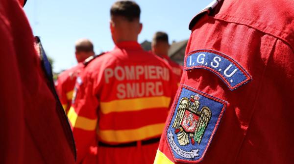 Patru pompieri au leșinat din cauza căldurii, în timpul intervenției la un incendiu, în Satu Mare. ISU: „Toţi au fost transportaţi la spital”