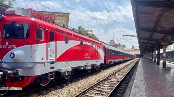 Toate trenurile București - Constanța au fost oprite, din cauza unui incendiu de vegetație. Anunțul CFR pentru călători