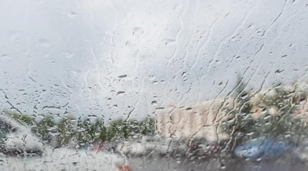 Un primar interzice ploaia printr-un document oficial: „O adiere uşoară şi un soare strălucitor să-i ia locul”