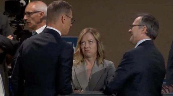 Imagini hilare cu Georgia Meloni strâmbându-se la Summit-ul NATO din cauza lui Biden. Videoclipul a devenit viral