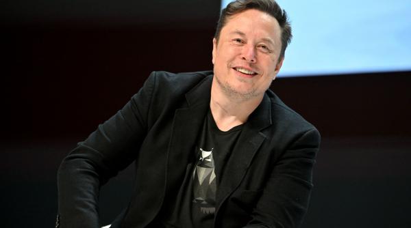 Elon Musk vrea să doneze 45 de milioane de dolari în fiecare lună pentru susţinerea lui Donald Trump