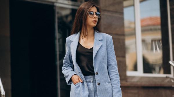 Ghidul femeii de succes: cum să combini hainele pentru un look stylish și profesionist 