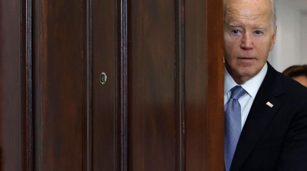Discuție tensionată între Biden și Pelosi. Democrații îl presează tot mai mult să se retragă: „Ar fi mai bine pentru țară”