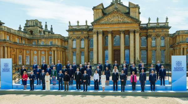 Corespondență de la Londra: Iohannis se întâlnește cu Regele Charles la Summitul Comunității Politice Europene. Participă și Zelenski