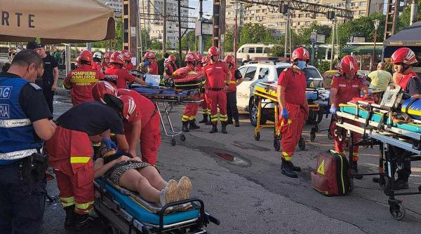 O locomotivă s-a ciocnit de vagoanele unui tren de pasageri, în Gara Basarab. 15 răniți au fost transportați la spital