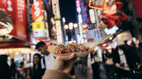 Orașul din Japonia unde turiștii sunt încurajați să mănânce „până dau faliment”