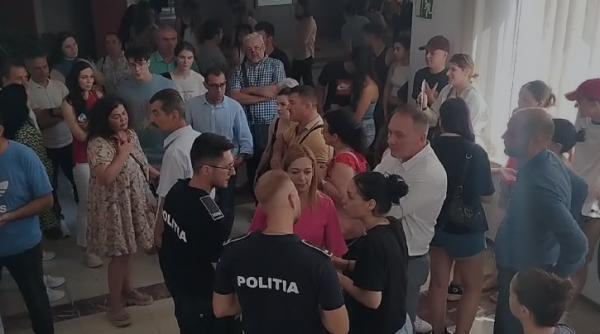 Scandal cu poliția la Facultatea de Arhitectură București. Părinții au venit să ceară socoteală după ce notele s-au republicat