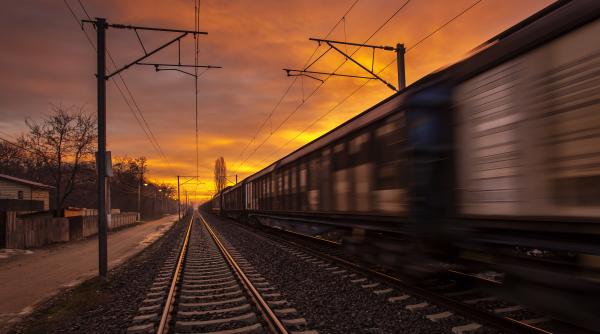 Se va circula cu trenul de la Timișoara la Szeget. România și Ungaria au semnat un memorandum pentru restabilirea legăturii feroviare