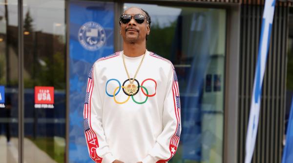 JO 2024. Snoop Dogg s-a emoționat vorbind despre purtarea torței olimpice la Paris: „Nu aș fi visat niciodată la așa ceva”