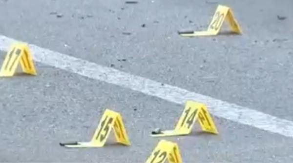 Bebeluș împușcat în piept într-un atac armat în Chicago. Atacatorii au tras zeci de gloanțe în mașina în care era copilul