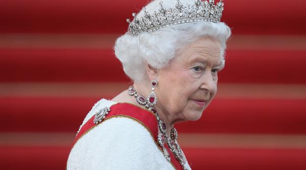 Regina Elisabeta ar fi murit de cancer. În ultimele luni de viață era aproape oarbă. Dezvăluiri din cartea unui biograf al familiei