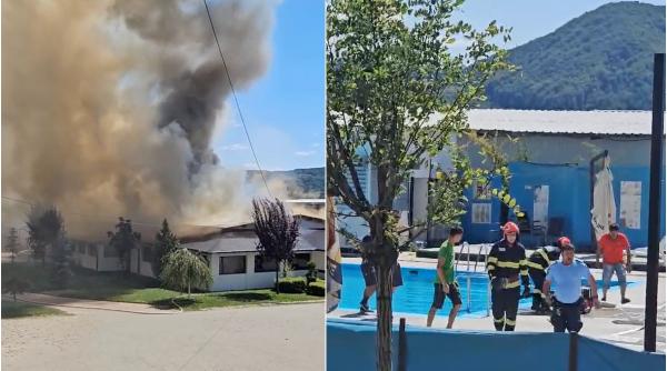 Incendiu la un restaurant renumit din Horezu, Vâlcea. Pompierii sting flăcările cu apa dintr-o piscină